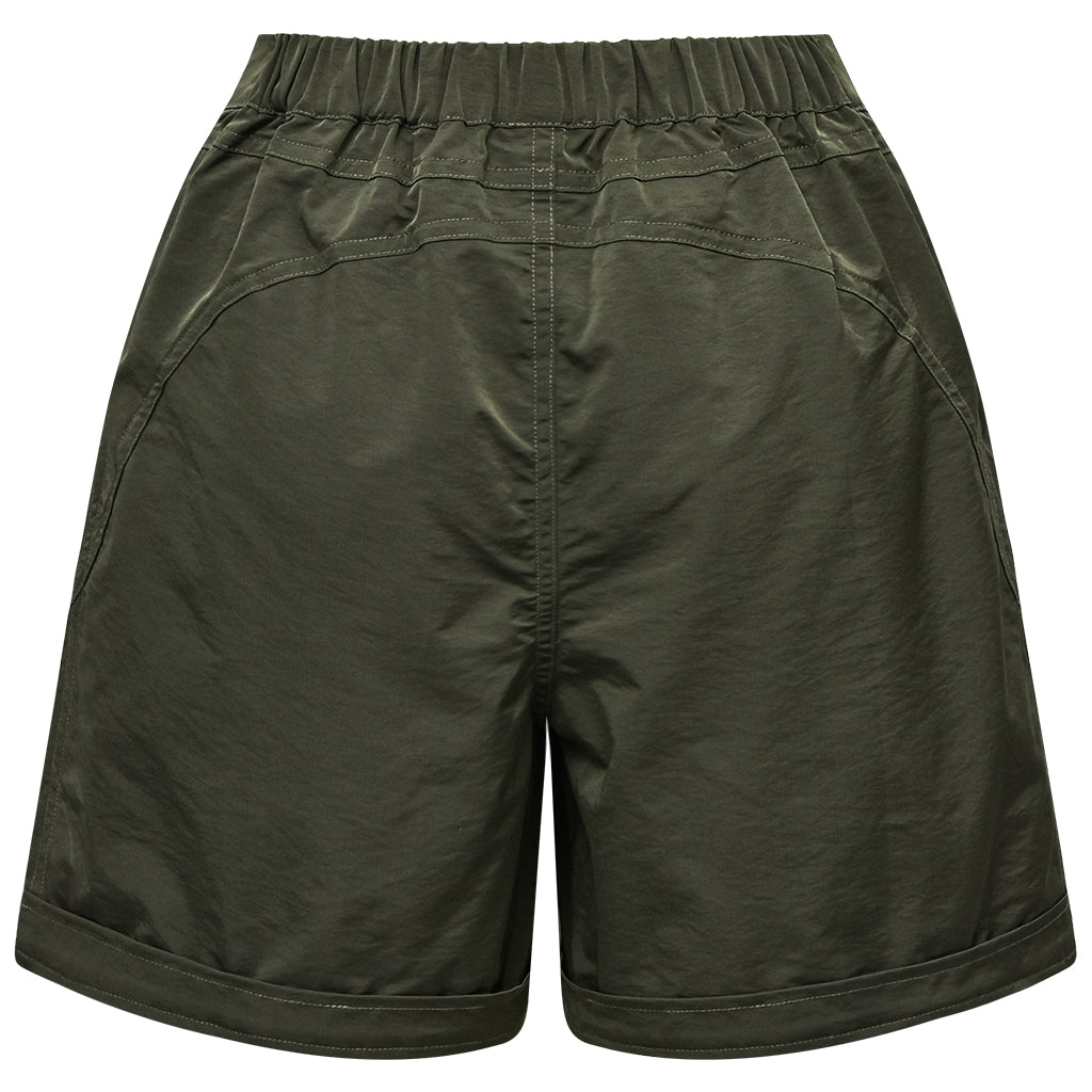 Army farvet shorts med store lommer foran fra gossia, bagfra