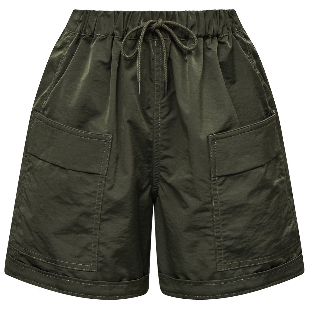 Army farvet shorts med store lommer foran fra gossia, forfra