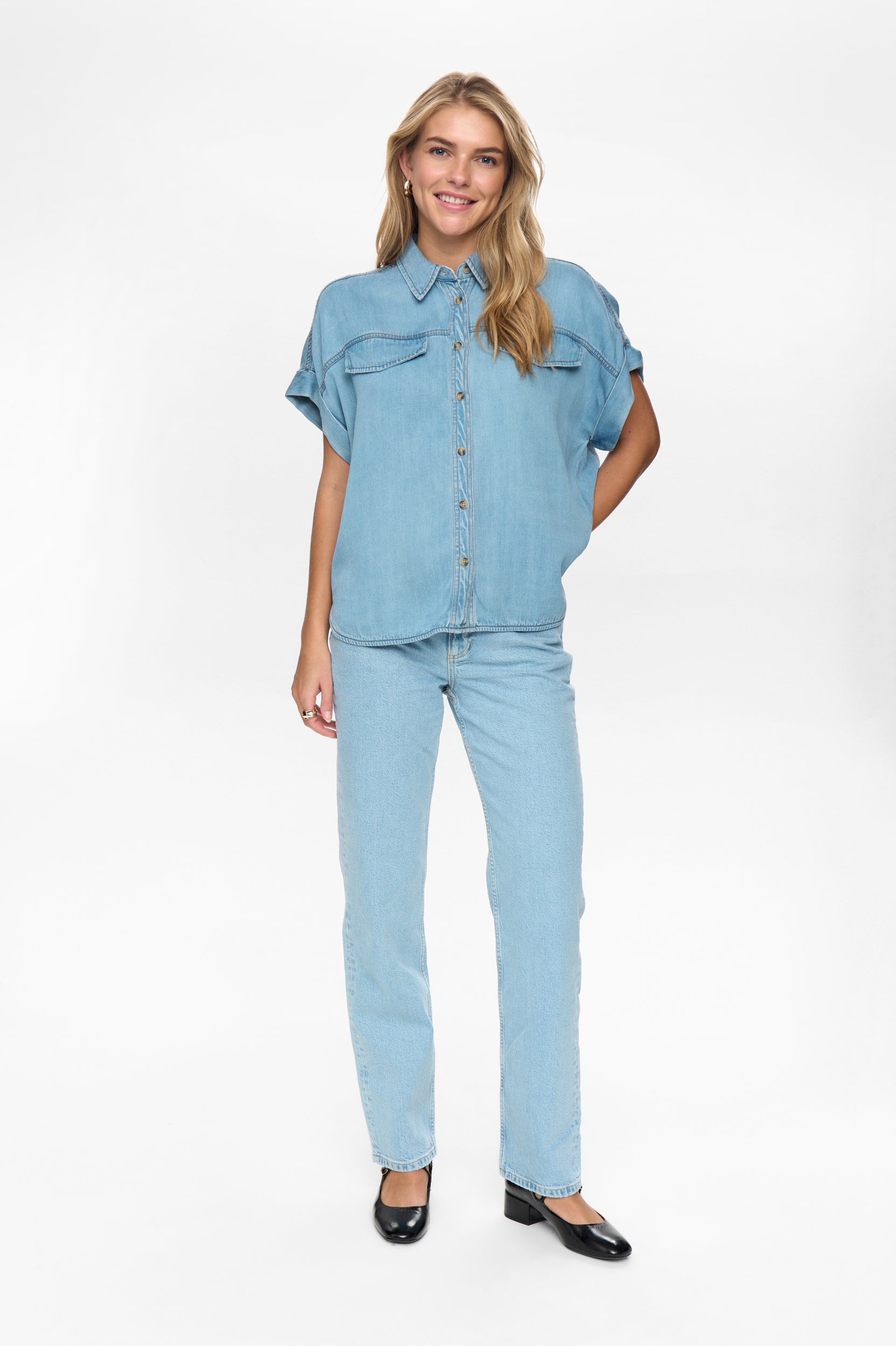 Nümph - Nuelida Skjorte Lys denimskjorte med korte ærmer