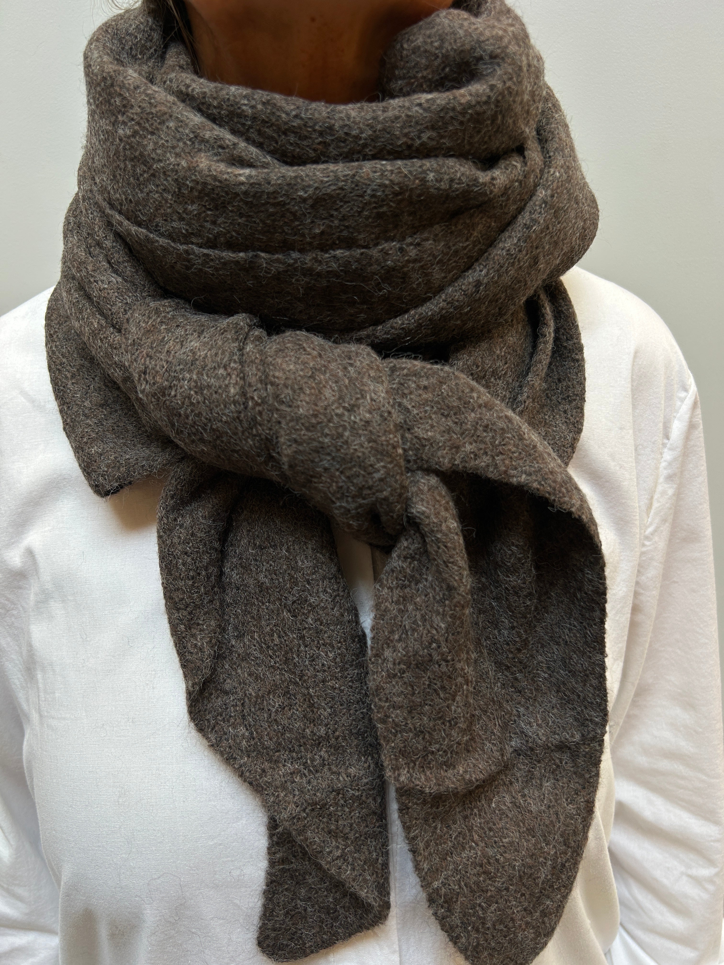 Three M - Halstørklæde brun strik