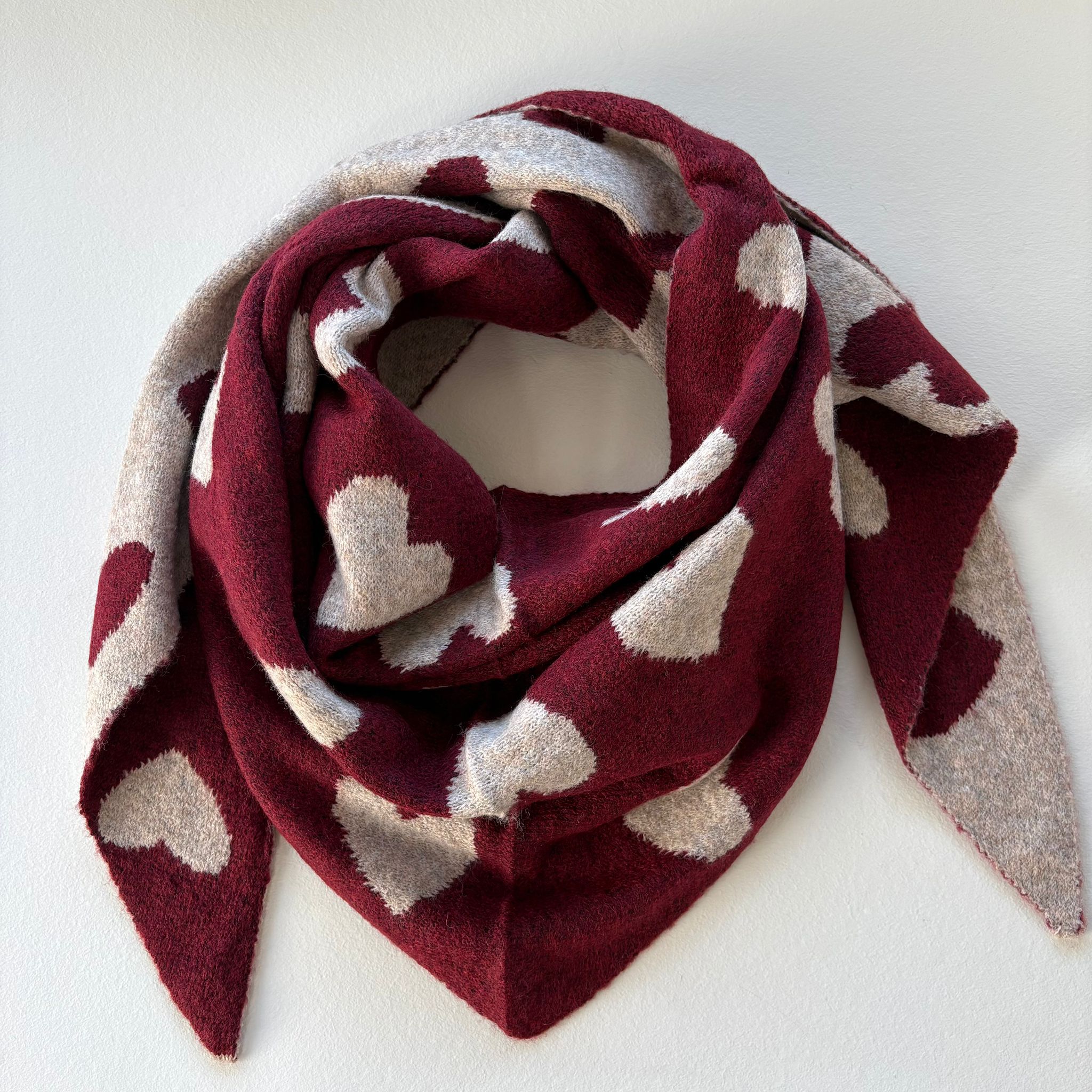 Three M - Tørklæde med hjerter, rød