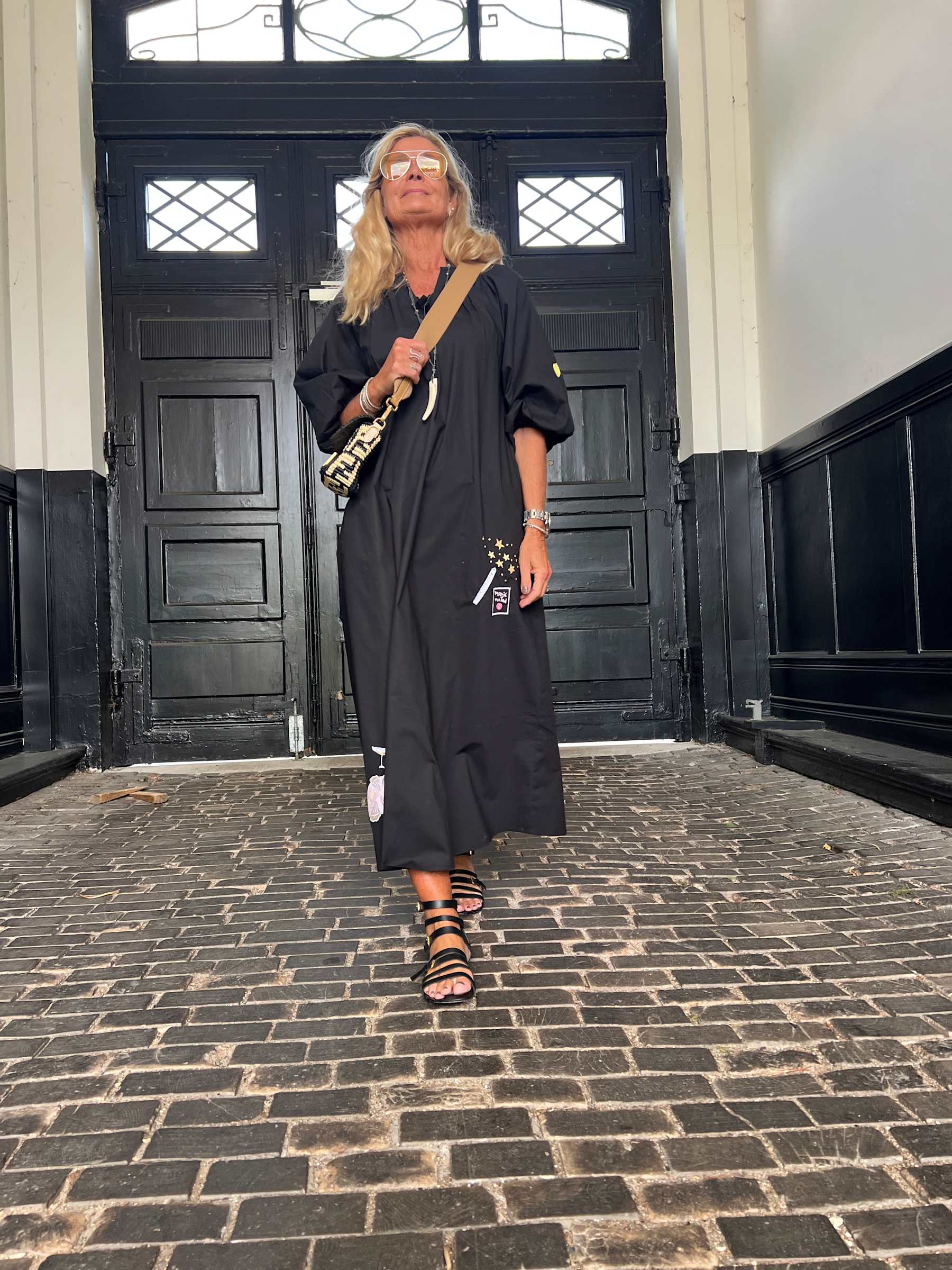 Oyster Dress i Sort - Kjole med Broderi fra Wauw