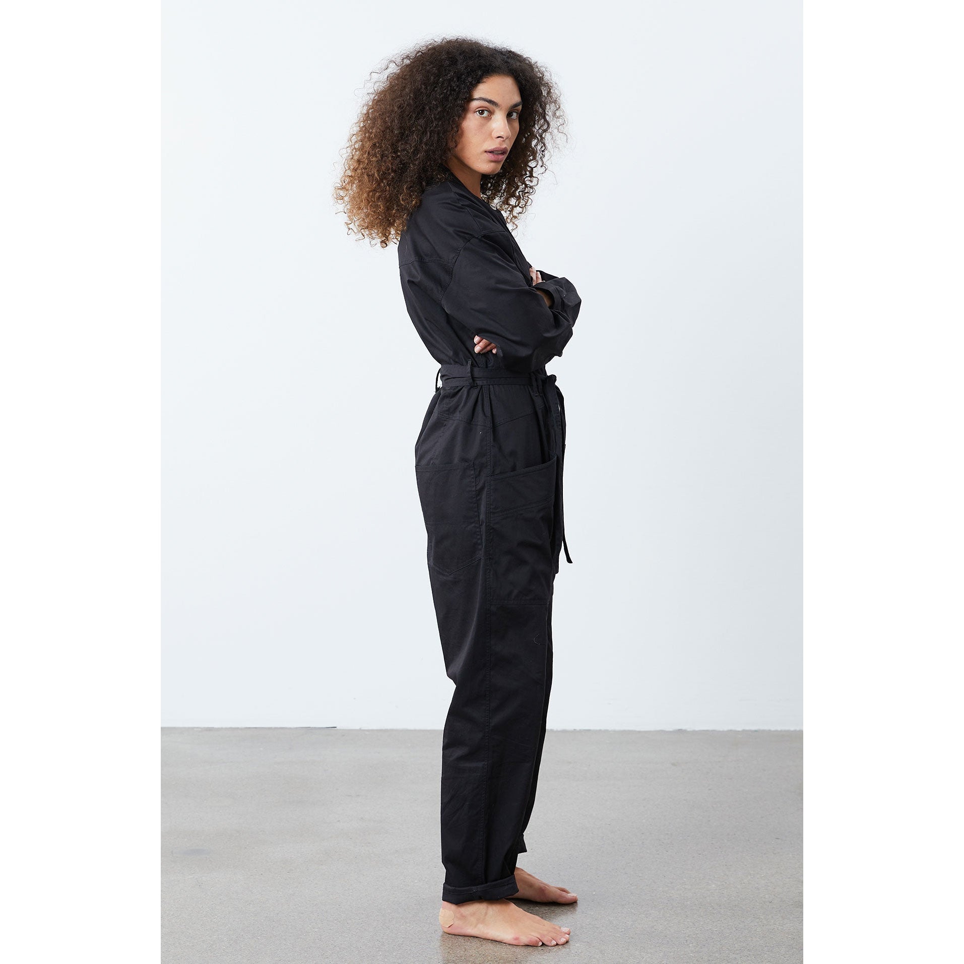 Yuko Jumpsuit Black, Buksedragt fra Lollys Laundry-wüpp